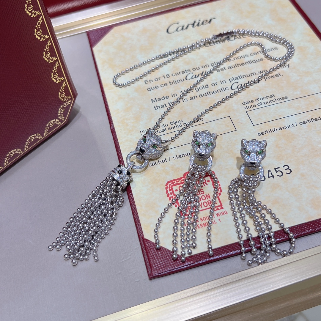 CARTIER Колье Panthère из белого золота с изумрудами CARTIER Колье Panthère из белого золота с изумрудами