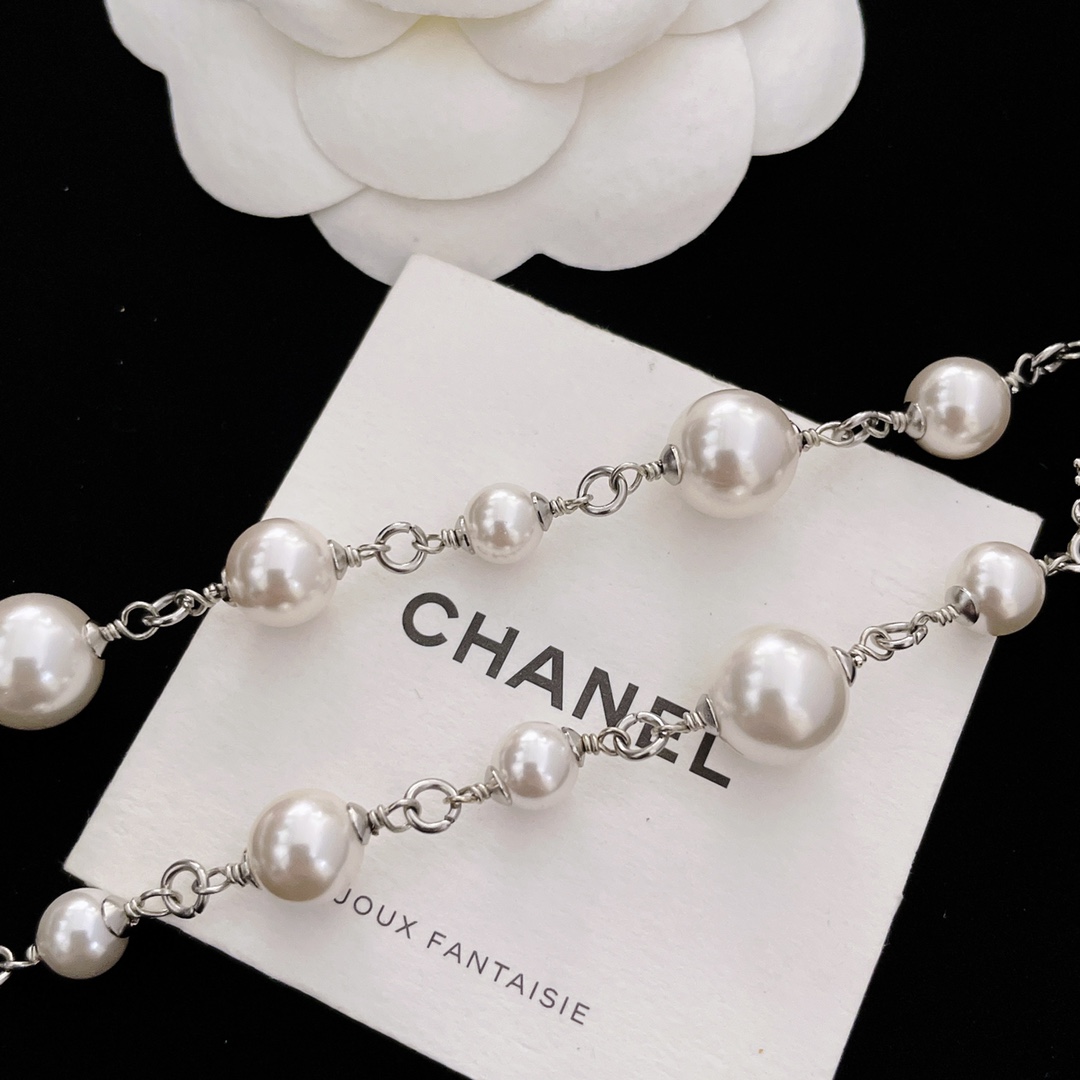 CHANEL Женская цепочка-колье с жемчугом CHANEL Женская цепочка-колье с жемчугом