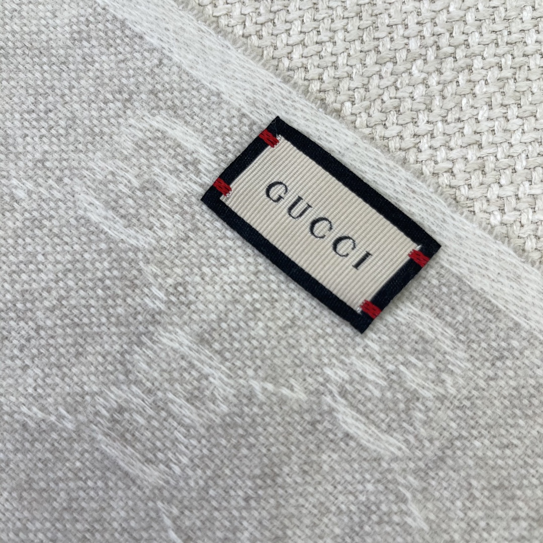 GUCCI Женский шарф из шерсти GUCCI Женский шарф из шерсти