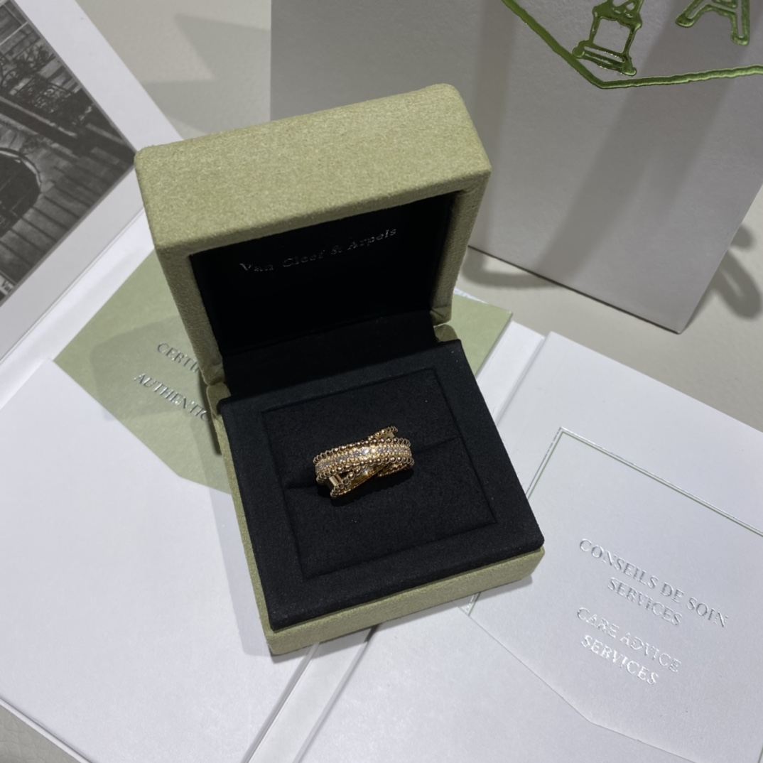 Van Cleef & Arpels Женское кольцо Perlée diamonds duo Van Cleef & Arpels Женское кольцо Perlée diamonds duo