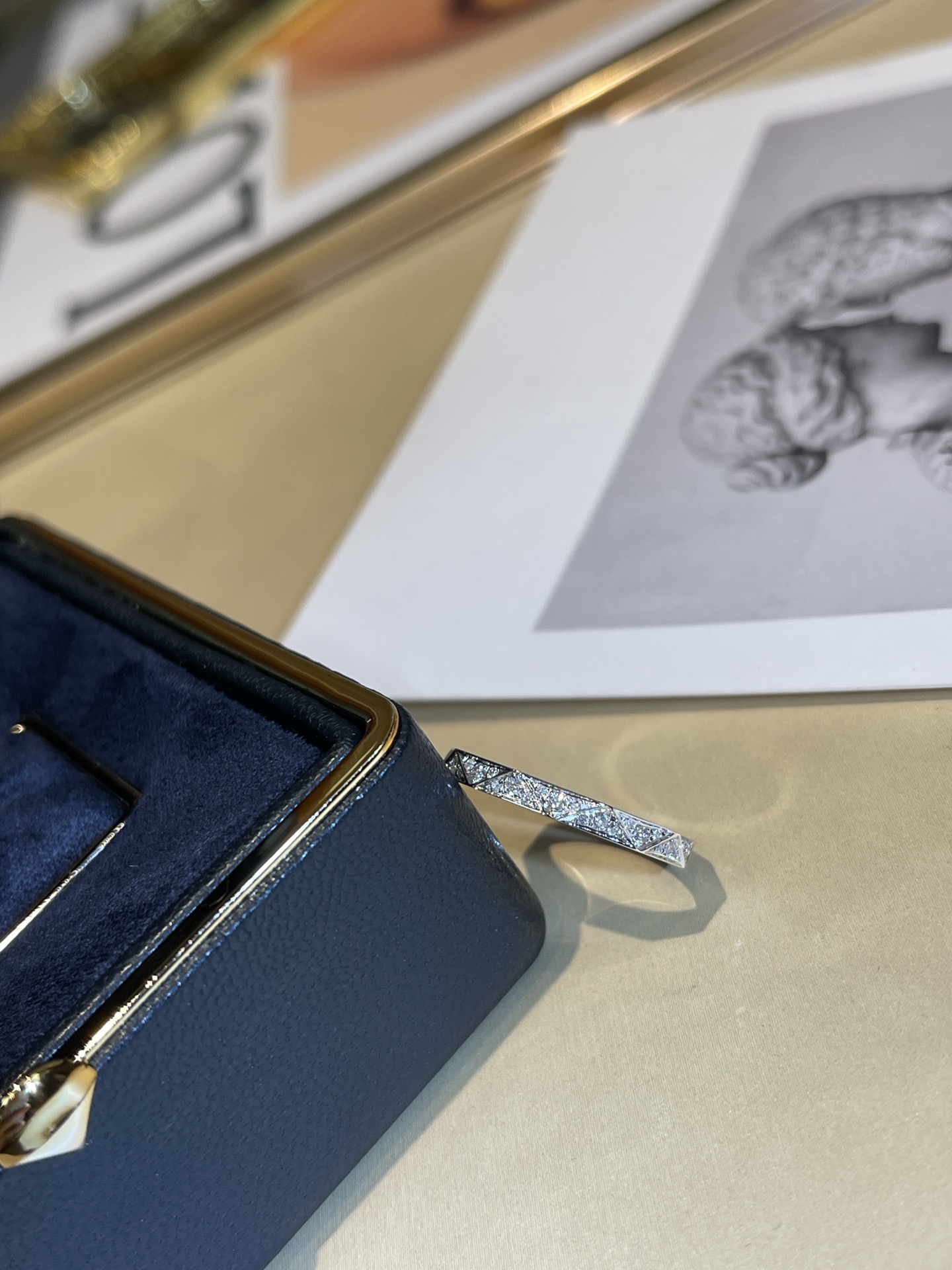 GRAFF Кольцо из белого золота и бриллиантов GRAFF Кольцо из белого золота и бриллиантов