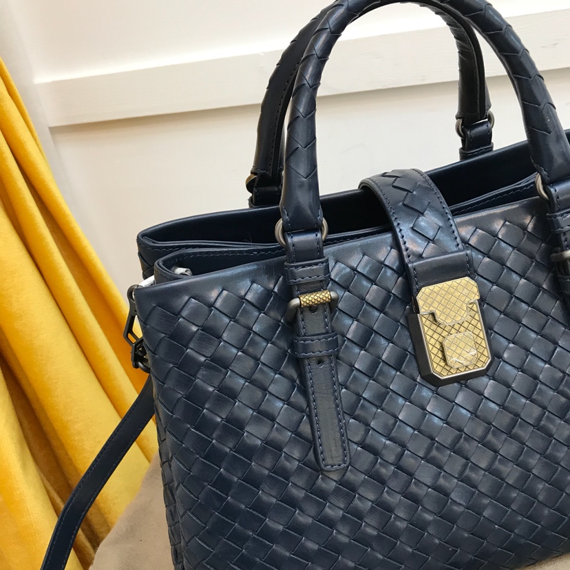 BOTTEGA VENETA Сумка Roma Medium из мягкой кожи BOTTEGA VENETA Сумка Roma Medium из мягкой кожи