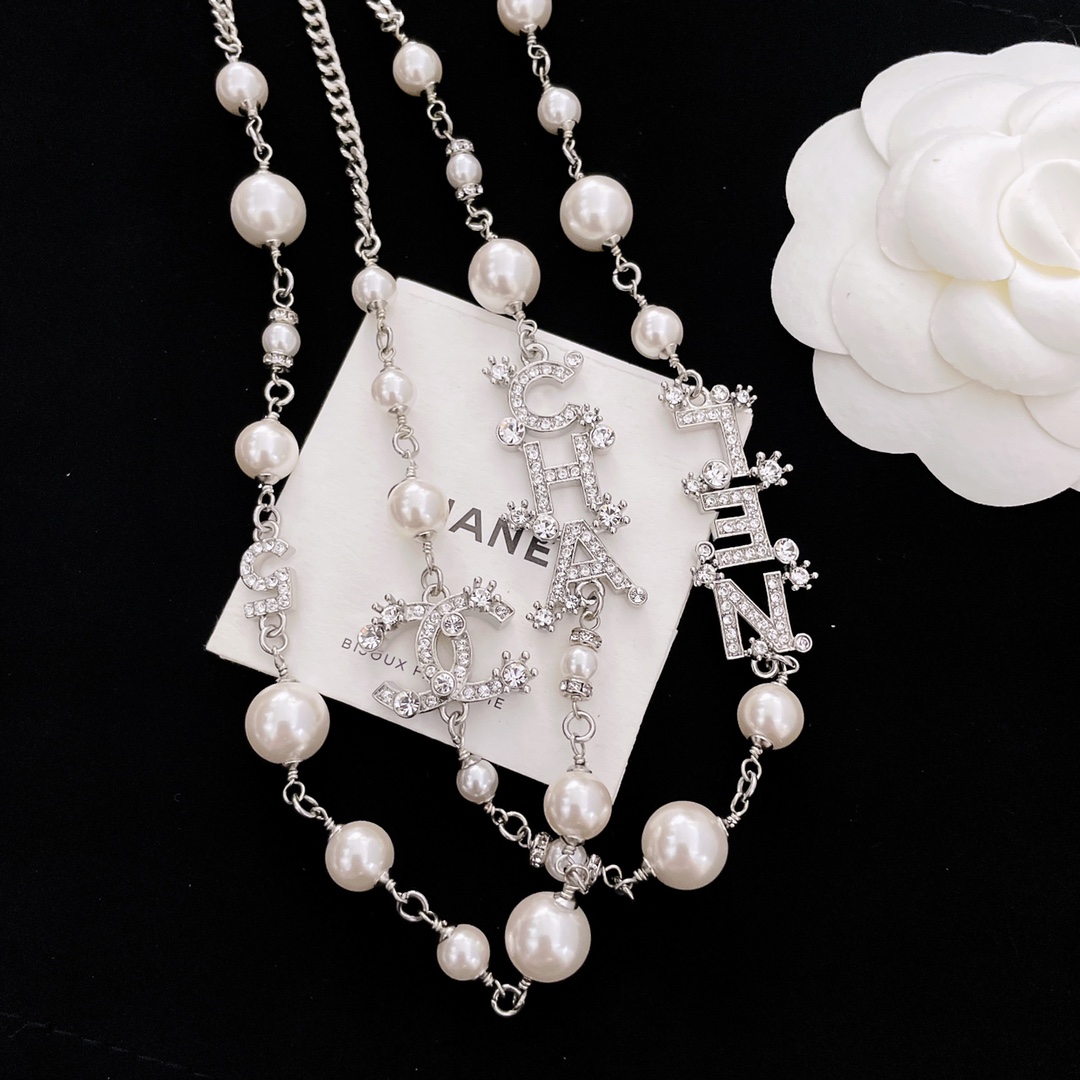 CHANEL Женская цепочка-колье с жемчугом CHANEL Женская цепочка-колье с жемчугом