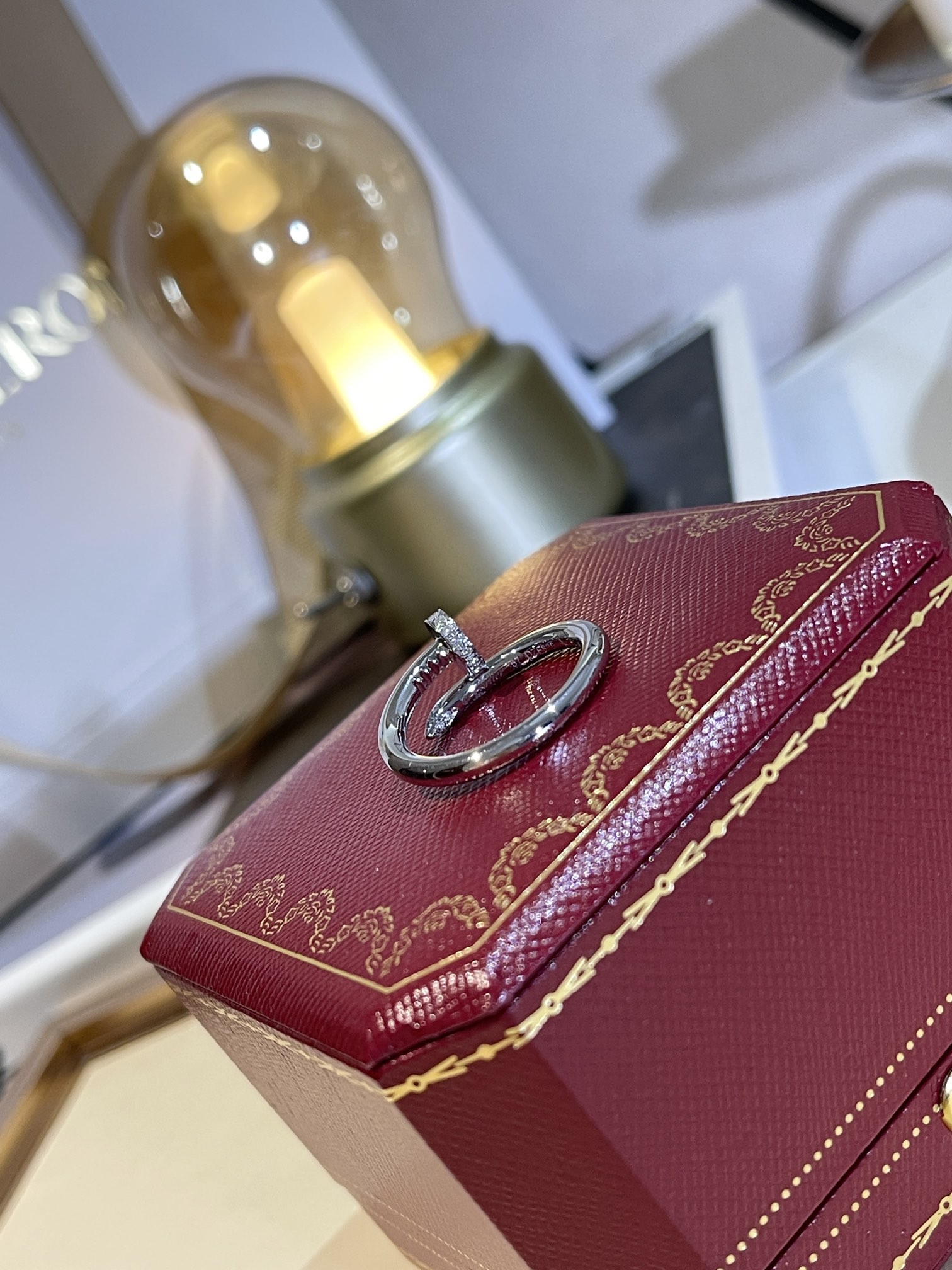 CARTIER Кольцо Juste un Clou белое золото и бриллианты CARTIER Кольцо Juste un Clou белое золото и бриллианты