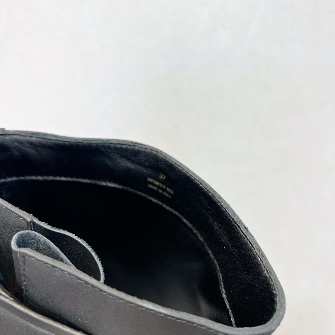 ROGER VIVIER Женские сапоги из коровьей кожи ROGER VIVIER Женские сапоги из коровьей кожи